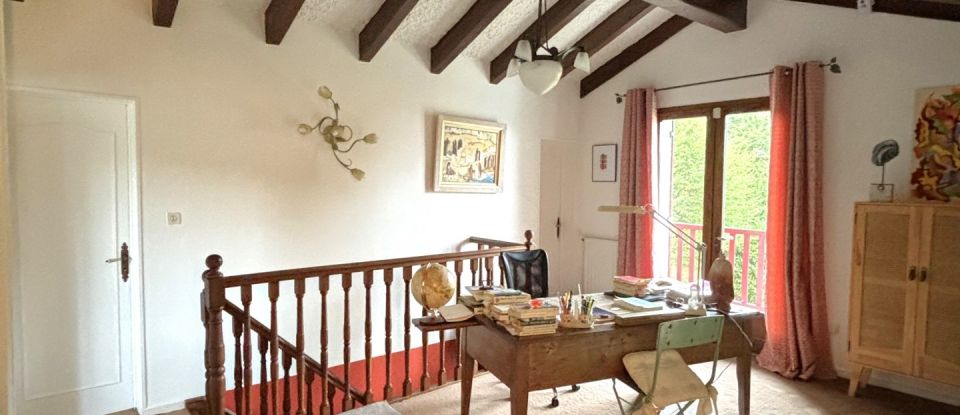 Traditional house 6 rooms of 155 m² in Marsac-sur-l'Isle (24430)