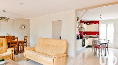 Pavilion 4 rooms of 100 m² in Niort (79000)