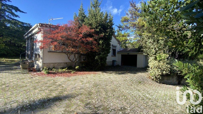 Maison traditionnelle 5 pièces de 111 m² à Saint-Laurent-des-Arbres (30126)