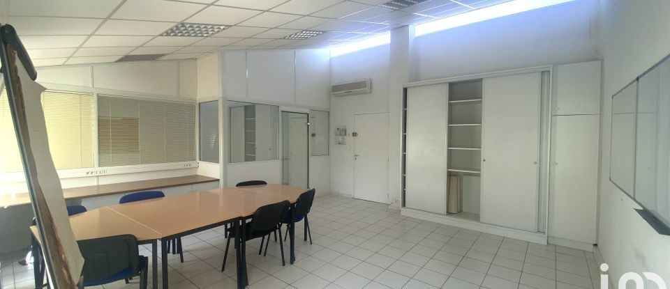 Offices of 57 m² in Nîmes (30900)