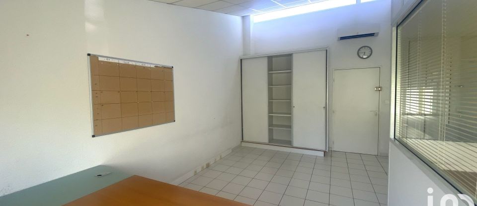 Offices of 57 m² in Nîmes (30900)