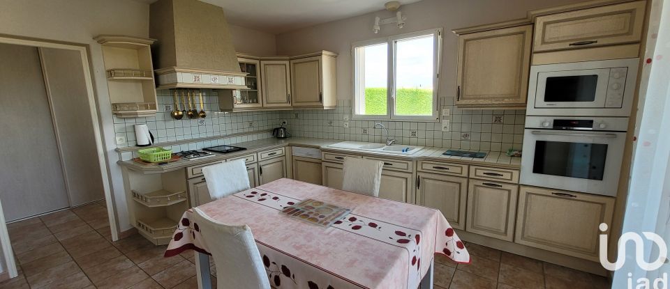 House 8 rooms of 214 m² in Chantonnay (85110)