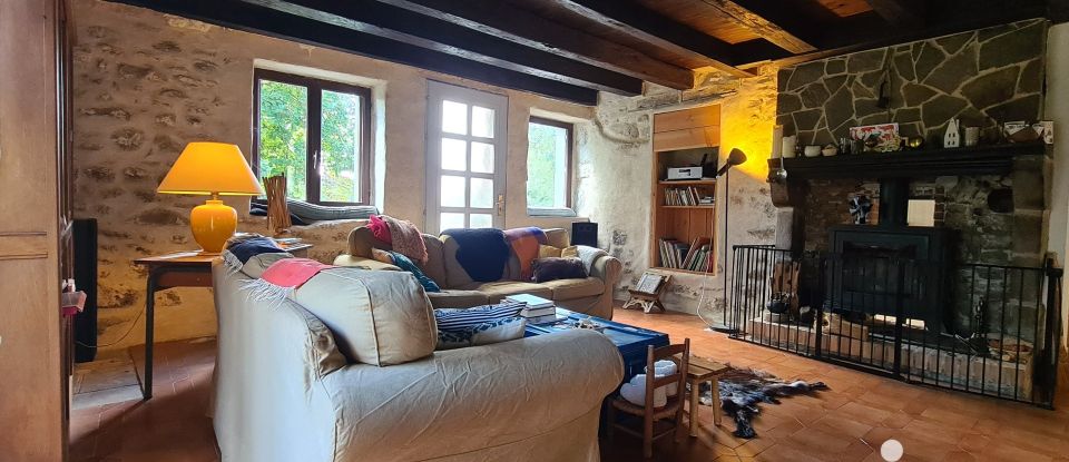 Country house 4 rooms of 175 m² in La Bazeuge (87210)