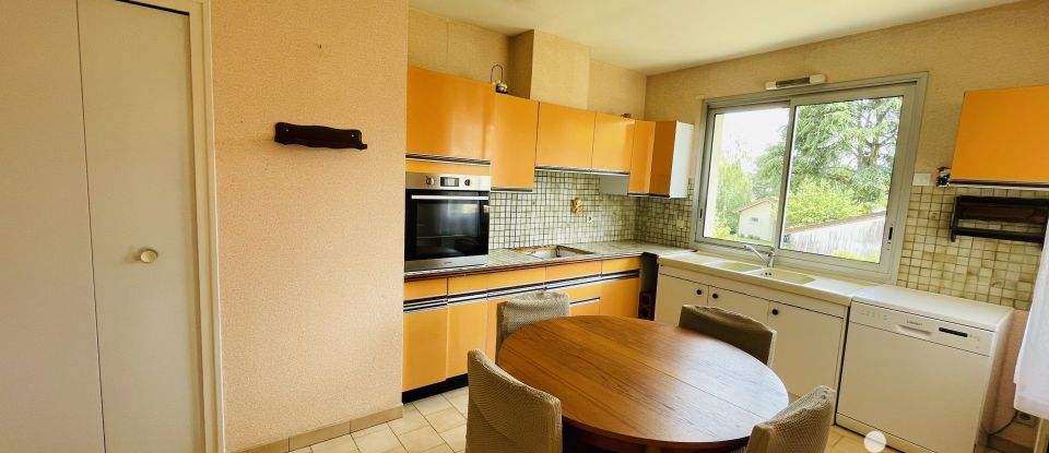 Maison 5 pièces de 150 m² à Saint-André-le-Gaz (38490)