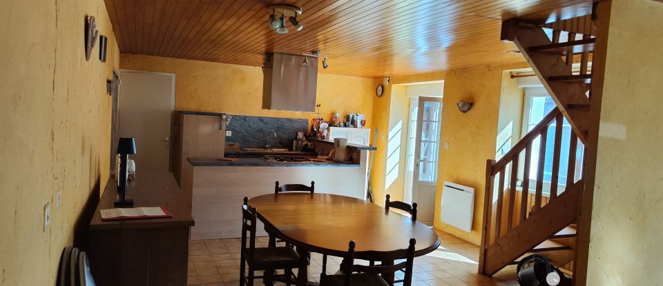 Traditional house 3 rooms of 55 m² in Plozévet (29710)