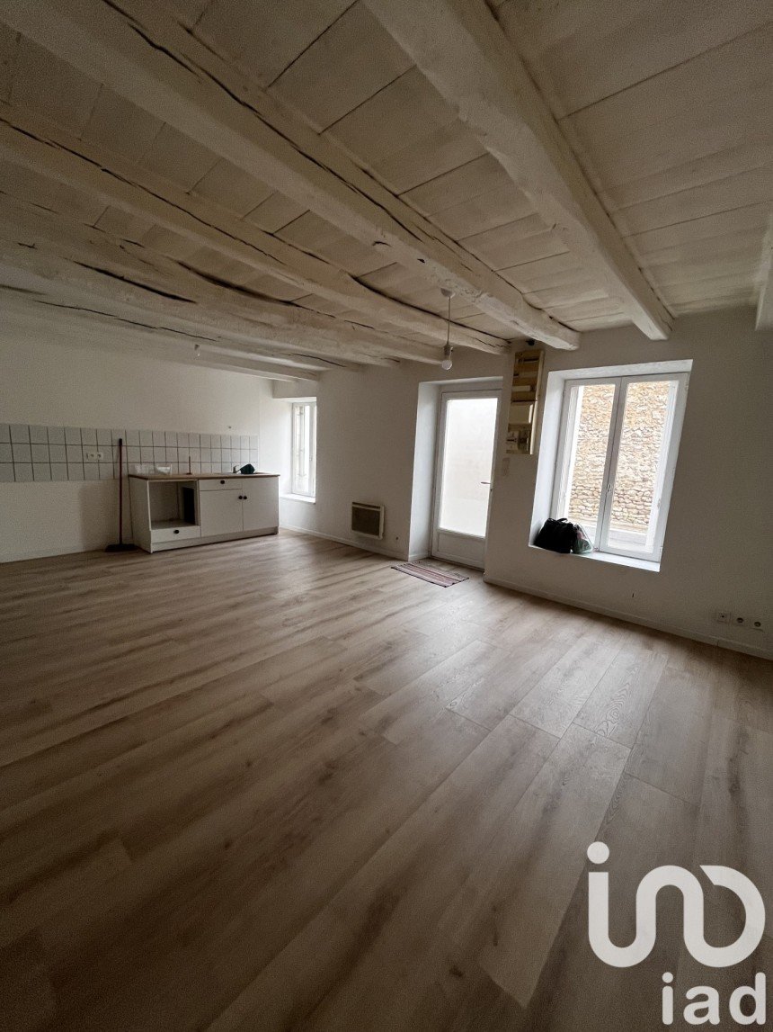 Town house 3 rooms of 63 m² in Civaux (86320)