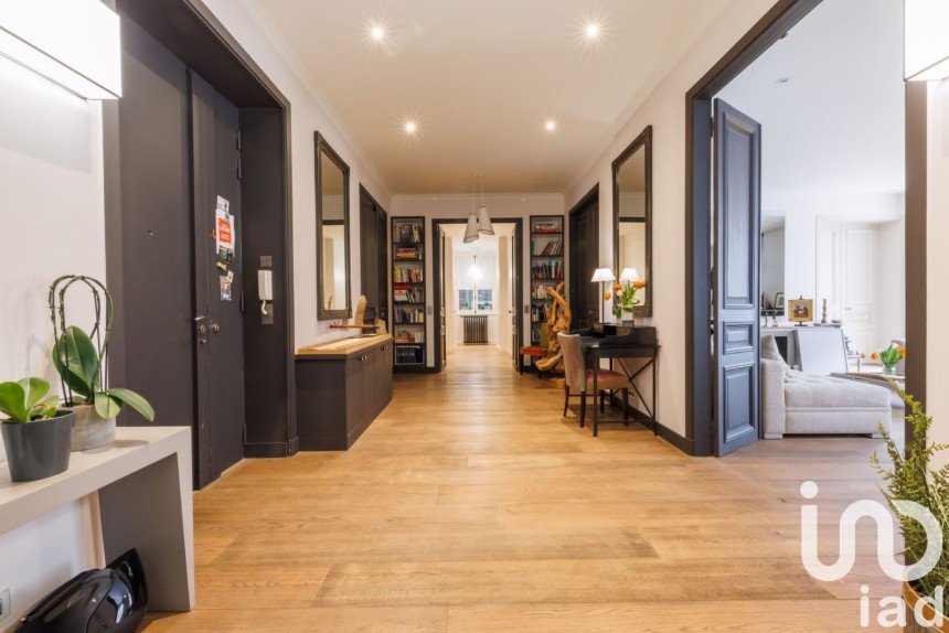 Appartement 8 pièces de 257 m² à Paris (75008)