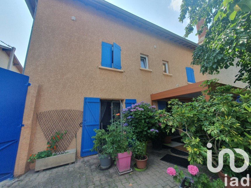 House 7 rooms of 239 m² in Meyzieu (69330)