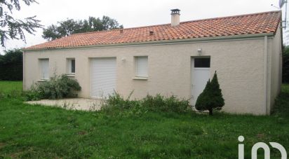 Pavilion 5 rooms of 82 m² in La Chapelle-Saint-Laurent (79430)