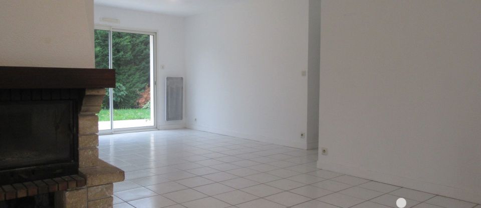 Pavilion 5 rooms of 82 m² in La Chapelle-Saint-Laurent (79430)