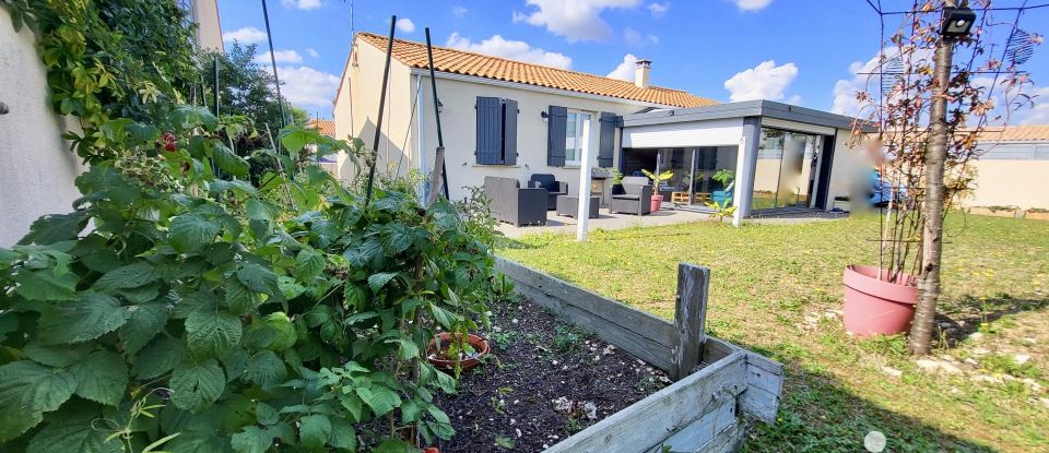 Maison 4 pièces de 105 m² à Longèves (17230)