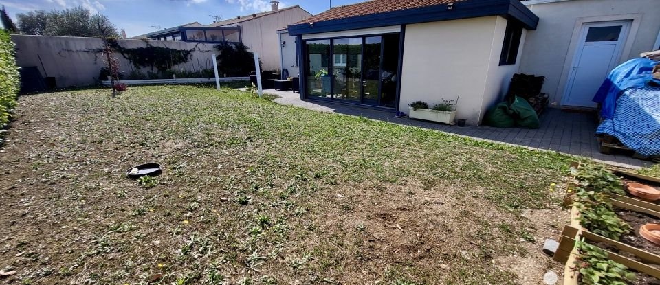 House 4 rooms of 105 m² in Longèves (17230)