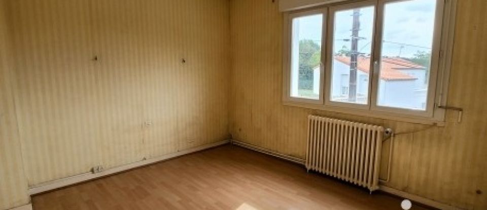 Maison 4 pièces de 82 m² à Fontenay-le-Comte (85200)