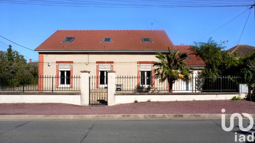 Village house 6 rooms of 180 m² in Corquilleroy (45120)