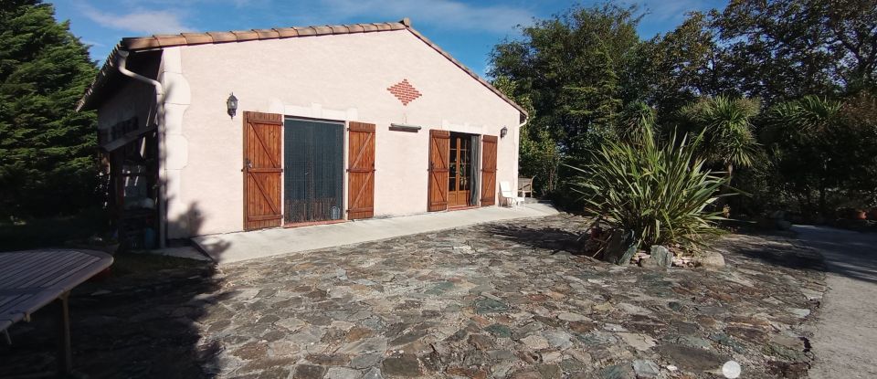 Traditional house 4 rooms of 150 m² in La Pomarède (11400)