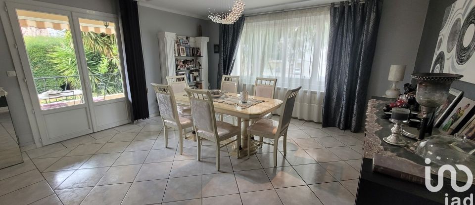 Maison traditionnelle 6 pièces de 200 m² à Toulon (83000)