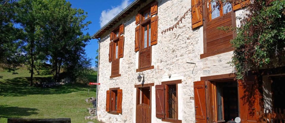 Lodge 12 rooms of 336 m² in Camurac (11340)