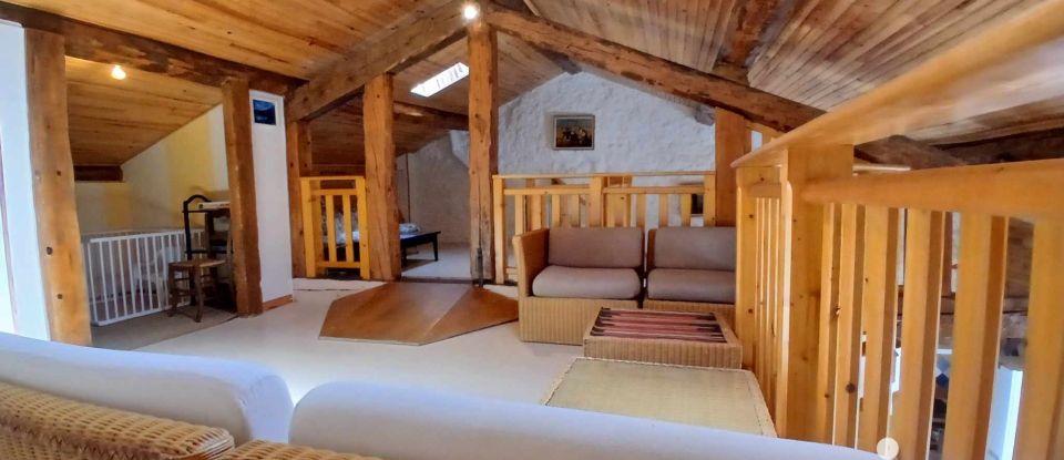 Lodge 12 rooms of 336 m² in Camurac (11340)