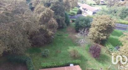 Land of 1,350 m² in Uchacq-et-Parentis (40090)