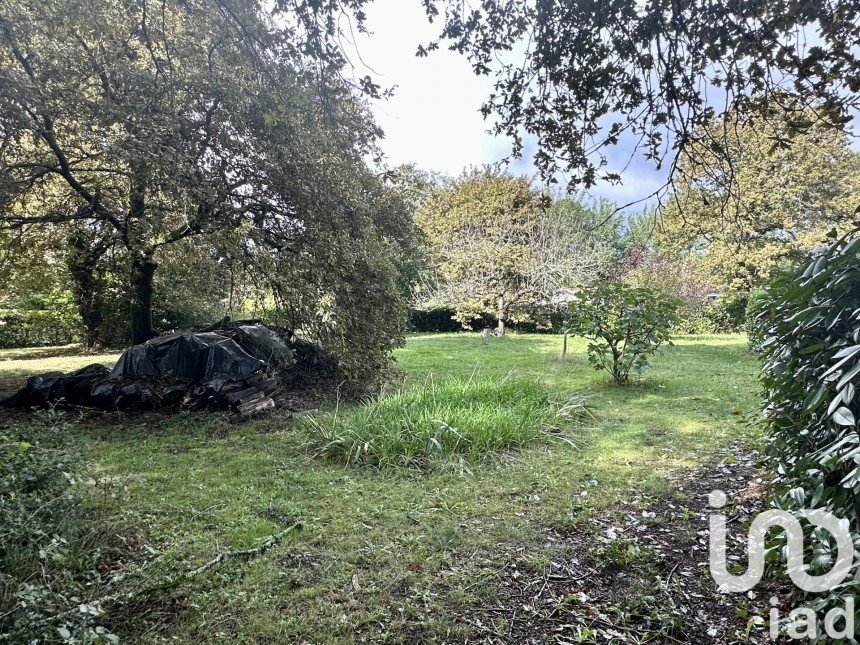 Land of 1,350 m² in Uchacq-et-Parentis (40090)