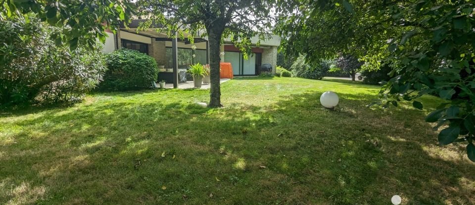 Maison 7 pièces de 252 m² à Mauron (56430)