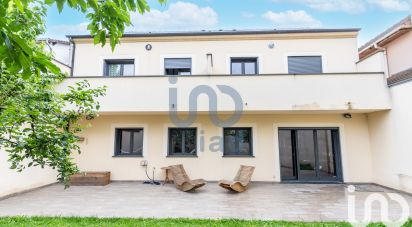 Building in Villejuif (94800) of 200 m²