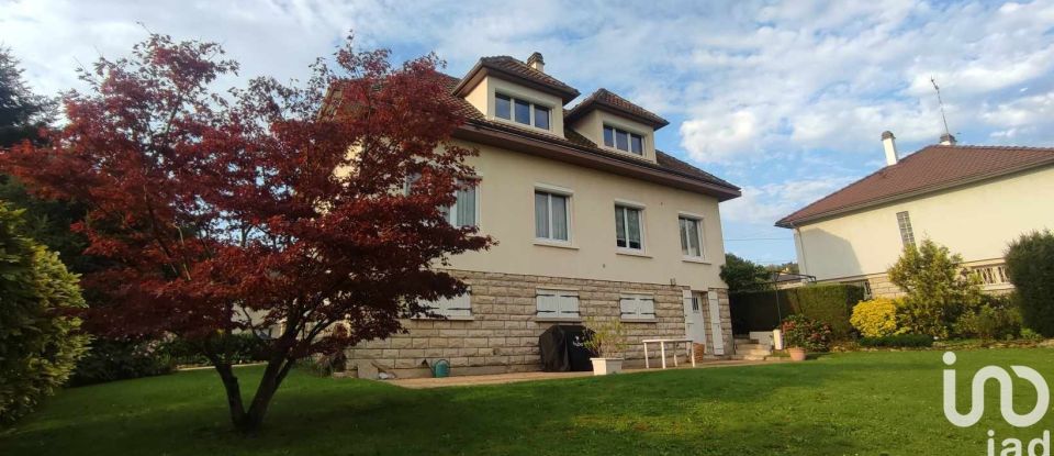 Maison traditionnelle 8 pièces de 167 m² à Nanteuil-lès-Meaux (77100)