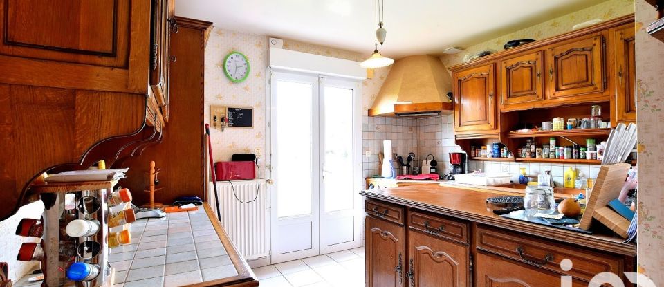 House 3 rooms of 81 m² in Saint-Jean-Saint-Germain (37600)