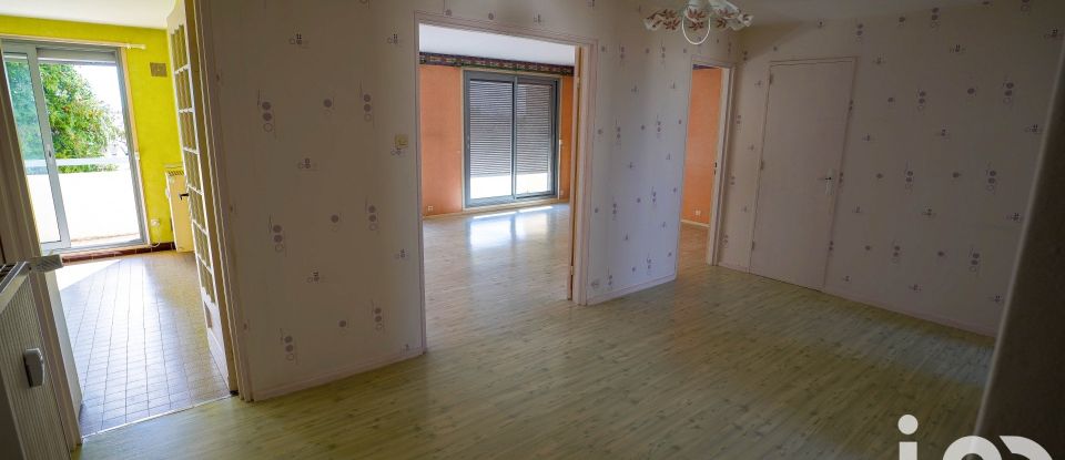 Apartment 3 rooms of 82 m² in Bourg-en-Bresse (01000)