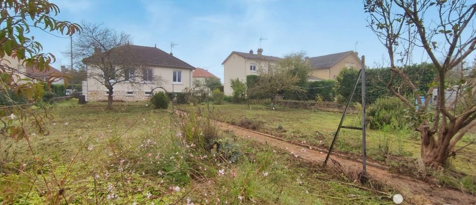 House 4 rooms of 68 m² in Lussac-les-Châteaux (86320)