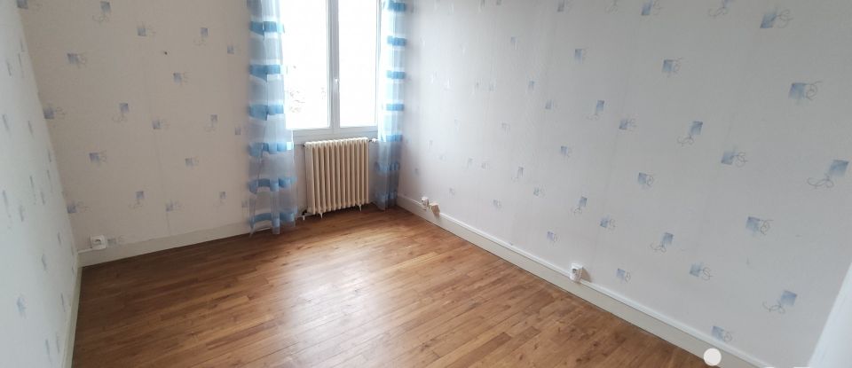 House 4 rooms of 68 m² in Lussac-les-Châteaux (86320)