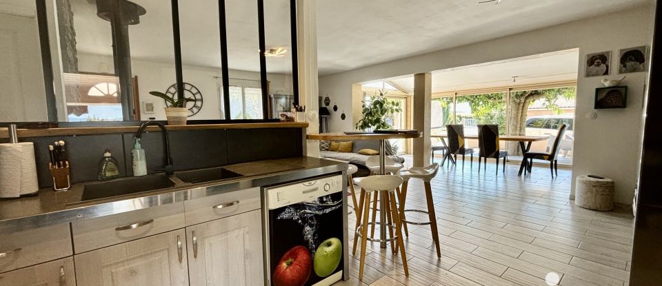 Maison traditionnelle 6 pièces de 138 m² à Villeneuve-de-Berg (07170)