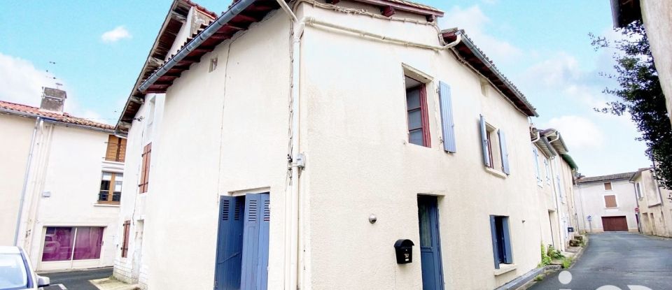 Town house 4 rooms of 88 m² in La Mothe-Saint-Héray (79800)