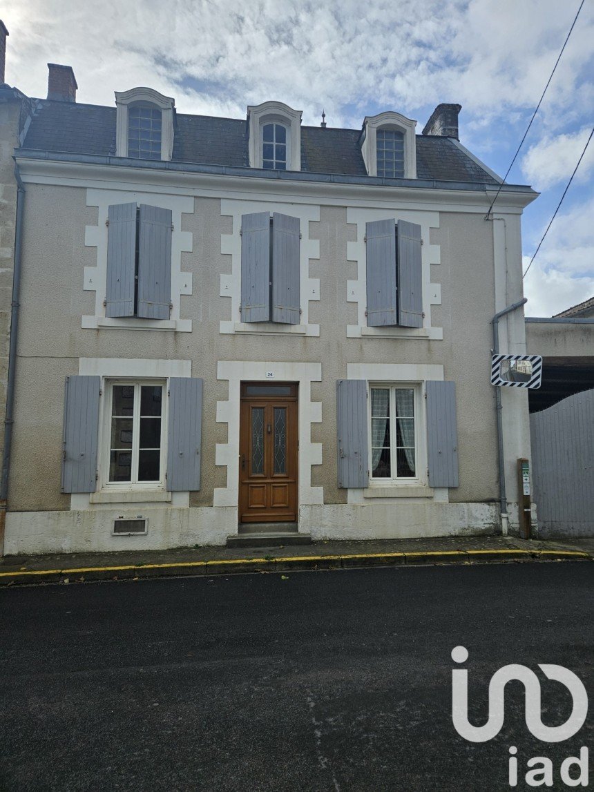 Maison traditionnelle 5 pièces de 112 m² à Aulnay (17470)