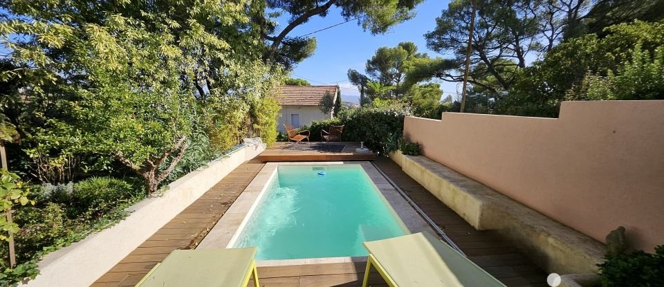 Maison 6 pièces de 239 m² à Sanary-sur-Mer (83110)