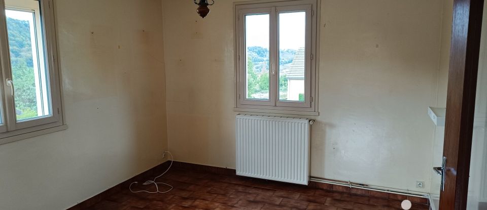 House 4 rooms of 94 m² in Saint-Chamant (15140)