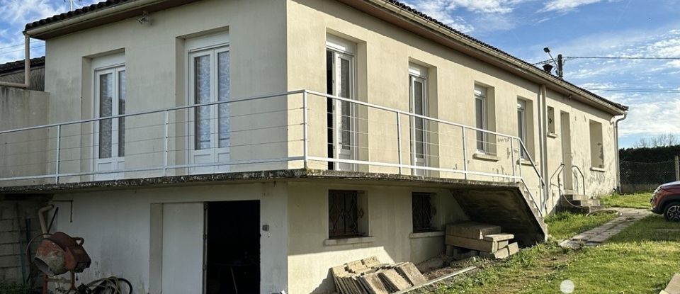 Maison traditionnelle 5 pièces de 95 m² à Chamouillac (17130)