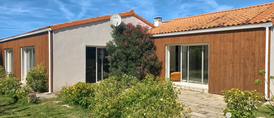 Traditional house 5 rooms of 196 m² in Dolus-d'Oléron (17550)