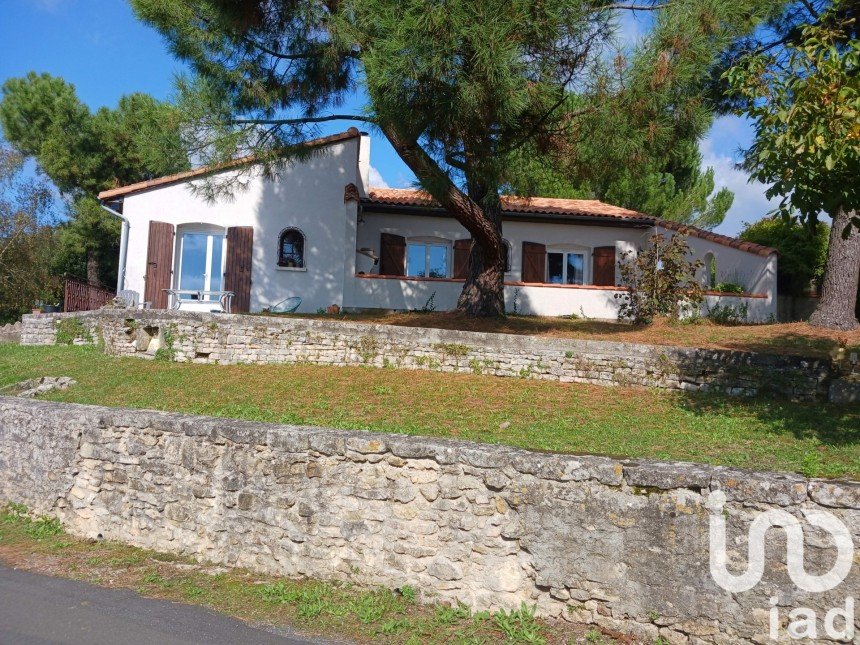 Maison traditionnelle 7 pièces de 129 m² à Saint-Maurice-la-Clouère (86160)