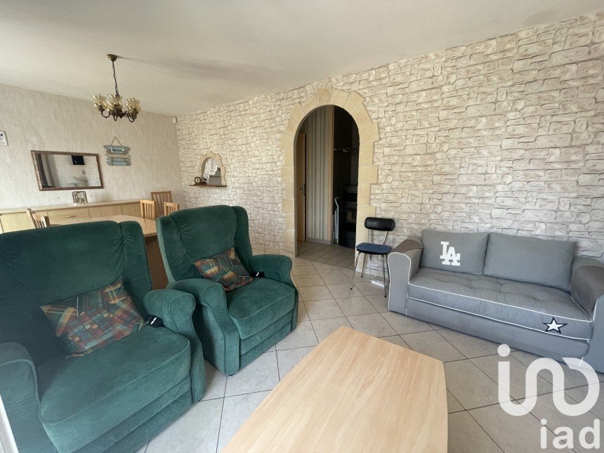 House 5 rooms of 90 m² in Thairé (17290)