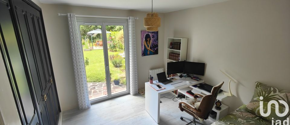 House 6 rooms of 196 m² in Jouars-Pontchartrain (78760)