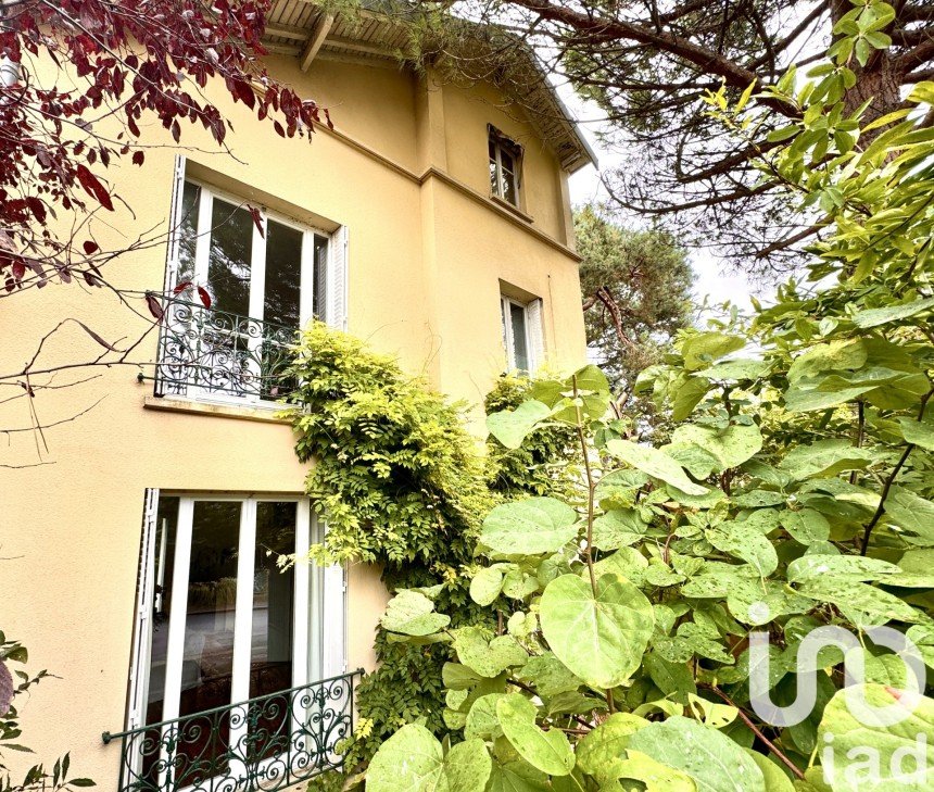 Maison traditionnelle 8 pièces de 150 m² à Bourg-la-Reine (92340)