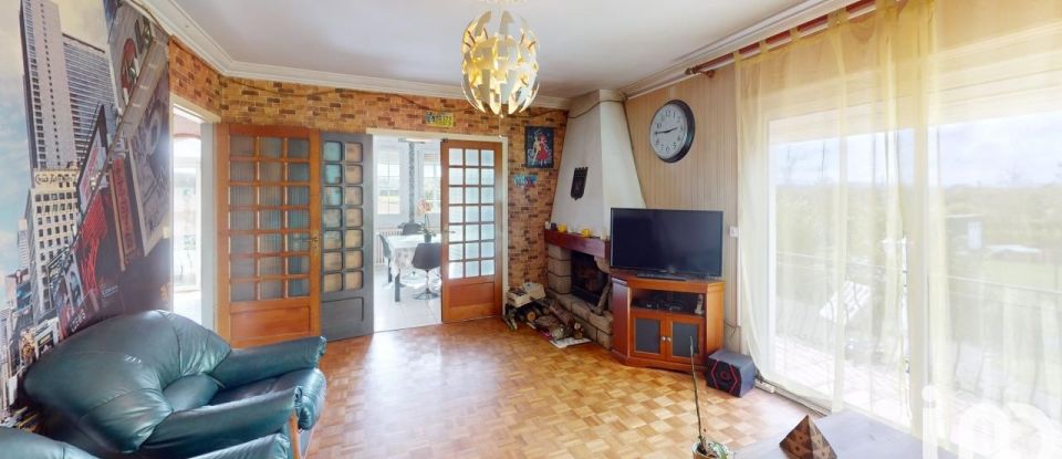 Traditional house 6 rooms of 110 m² in Spézet (29540)