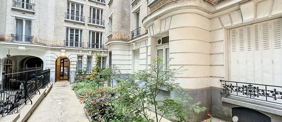 Appartement 3 pièces de 72 m² à Paris (75018)