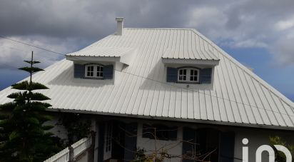 Maison traditionnelle 23 pièces de 420 m² à Saint-Leu (97416)