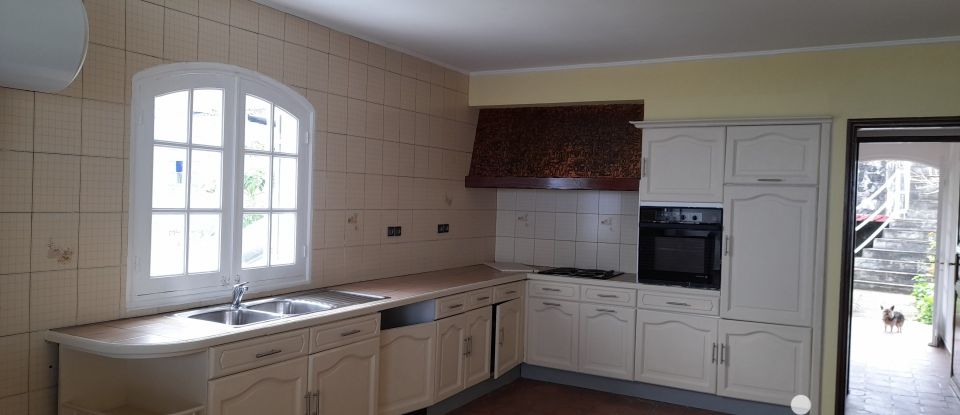 Traditional house 23 rooms of 420 m² in Saint-Leu (97416)