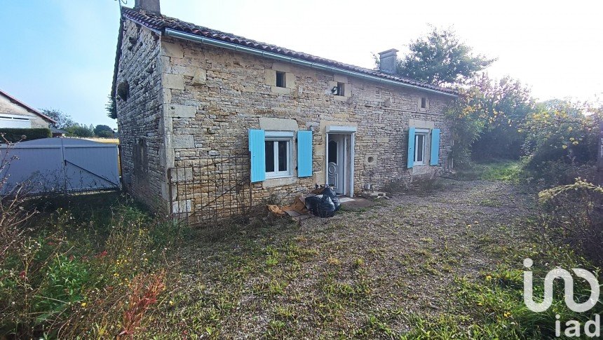 Village house 2 rooms of 47 m² in Vanzay (79120)