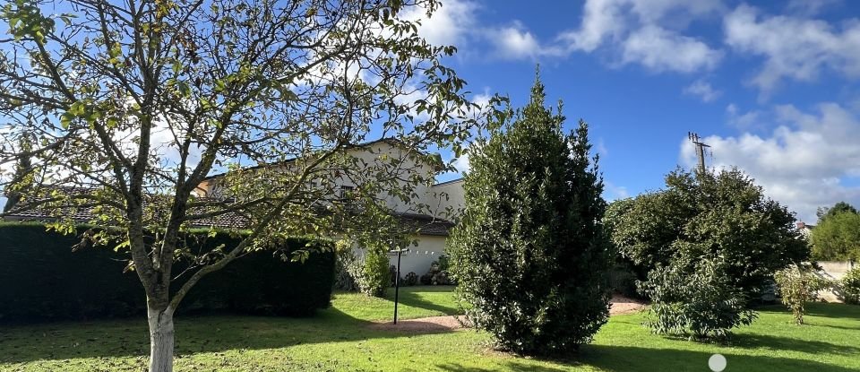 Maison traditionnelle 5 pièces de 165 m² à Saint-Sylvestre-Pragoulin (63310)