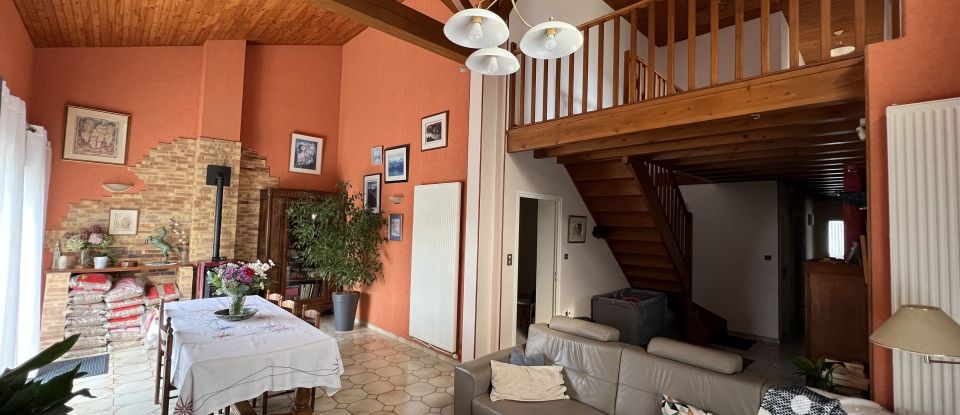 Traditional house 5 rooms of 165 m² in Saint-Sylvestre-Pragoulin (63310)