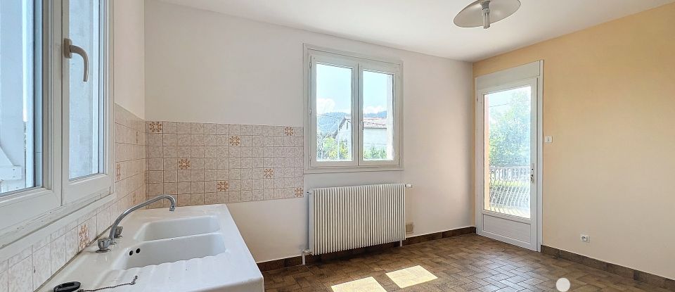 Maison traditionnelle 8 pièces de 145 m² à Coubon (43700)